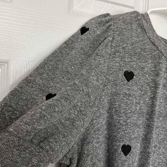 Tla grey puff sleeve sweatshirt with hearts sz L - Picture 2 of 3